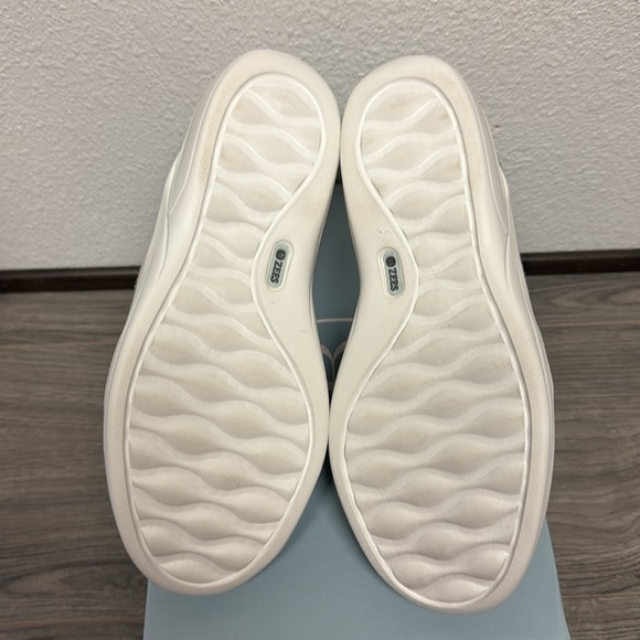 Bzees Niche III Slip-On - Picture 3 of 9